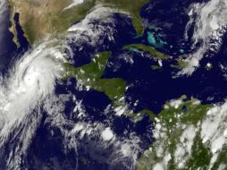 'Patricia' se ubica actualmente a 360 kilómetros al sur de Manzanillo, Colima. AP /