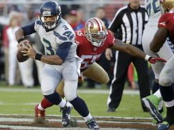 Russell Wilson (3) conectó un pase de touchdown de 43 yardas con Tyler Lockett. AP / M. Sanchez