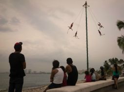 Las condiciones climáticas en Puerto Vallarta, hasta el momento, no son desastrosas. AP / C. Rodríguez