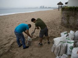 El fenómeno podría tocar tierra en inmediaciones de la costa central de Jalisco entre las 16:00 y las 18:00 horas. AP / R. Blackwell