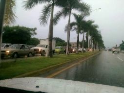 Automovilistas saturan las carreteras en la búsqueda de salir de Puerto Vallarta y evitar al huracán ''Patricia''. EL INFORMADOR / M. Vargas