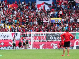 Aficionados de Atlas durante un entrenamiento en el Estadio Jalisco. MEXSPORT /