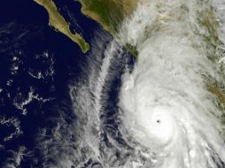 El huracán se ubica a 56 kilómetros al sur-oeste de la costa de Jalisco. AP / NASA