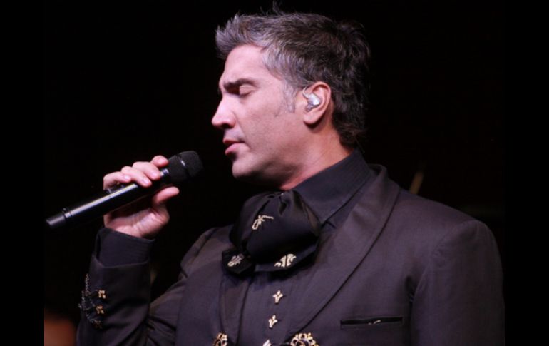 'Estoy consternado y muy preocupado por lo que está sucediendo', escribió el cantante en Twitter. TWITTER / @alexoficial