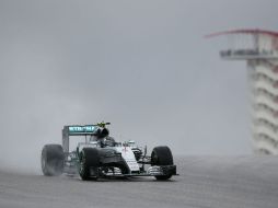 Nico Rosberg estableció el ritmo con una mejor vuelta de un minuto y 53 mil 989 segundos en la sesión matutina. AP / J. Locher