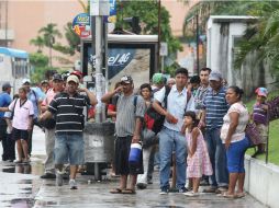 Más de dos mil 100 personas fueron trasladadas a albergues, otras dos mil fueron a lugares seguros con sus familiares. EFE / U. Ruiz