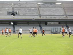 Pase lo que pase, el liderato del Torneo Apertura 2015 de la Liga MX no lo perderá Pumas de la UNAM en esta fecha 14. TWITTER / @PumasMX