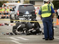 La conductora embistió una motocicleta estacionada de un policía, quedó destrozada. AFP / J. Pat