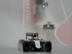 Sergio Pérez. El tapatío en la salida a la pista ayer en Austin, Texas. EFE / E. Gay