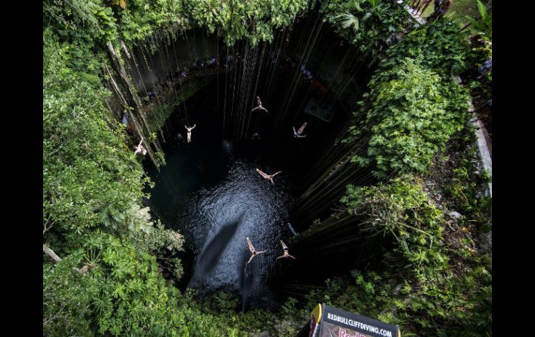 Señalan que cada cenote es distinto y único, por lo tanto, requieren cuidar de todos de manera muy especial. EFE / ARCHIVO