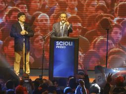 Scioli agradeció ante miles de simpatizantes reunidos en el estadio Luna Park de Buenos Aires. EFE / D. Fernández