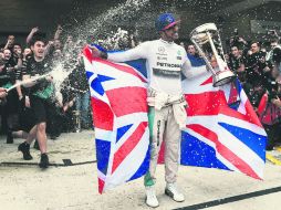 El inglés Lewis Hamilton (Mercedes) se aseguró ayer de forma matemática su tercer título de Campeón del Mundo. AFP / I. Baron