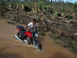 El fenómeno meteorológico no dejó más que daños materiales. EFE / U. Ruiz