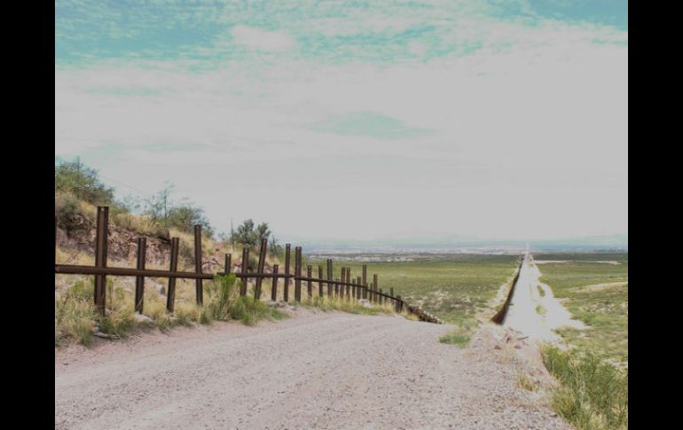 El desierto de Arizona es uno de los principales corredores de cruce de droga a lo largo de la frontera entre EU y México. EFE / ARCHIVO