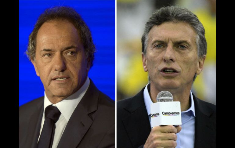 El oficialista Daniel Scioli (i) y el conservador Mauricio Macri (d) buscarán la presidencia argentina el próximo 22 de noviembre. AFP / J. Mabromata