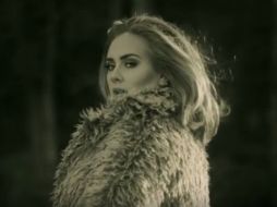 'Hello' salió el viernes pasado y encabezó la lista de sencillos de iTunes en 85 países. YOUTUBE / AdeleVEVO