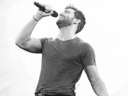 El artista español adelantó que en su nuevo disco inculirá canciones en francés e inglés. TWITTER / @pabloalboran