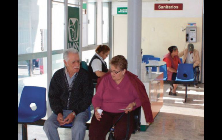 Más de 3.5 millones de pensionados ya no tendrán que asistir dos veces al año al IMSS. EL FINANCIERO ARCHIVO  /