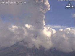 El Volcán El Colima emite una exhalación esta mañana con una altura de 1.8 kilómetros. TWITTER / @LUISFELIPE_P