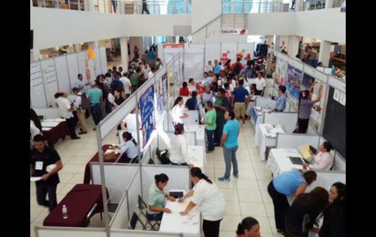 Son 36 las empresas que participan en la Feria del Empleo en Puerto Vallarta. TWITTER / @hecpizano