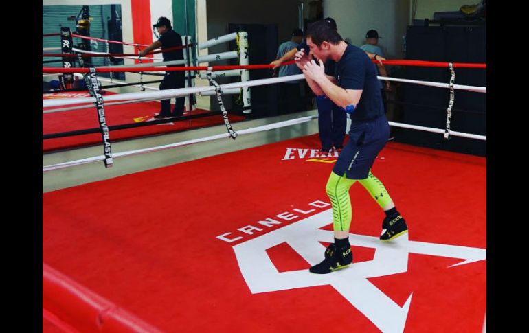 El boxeador se está preparando intensamente para hacerse del cetro de peso mediano del Consejo Mundial de Boxeo (CMB). INSTAGRAM / canelo