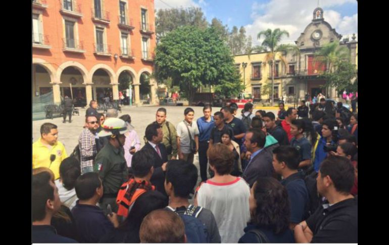 El alcalde de Zapopan, Pablo Lemus comunica que se descartan riesgos a la población. TWITTER / @PabloLemusN