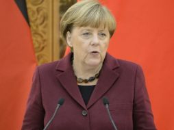 Angela Merkel enfrenta cada vez más presión de la opinión pública para que controle o impida el ingreso de refugiados. AP / M. Someya