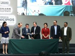 En la Conferencia de Municipios, Meade y Banobras firman un acuerdo de impulso a los ayuntamientos. TWITTER / @JoseAMeadeK