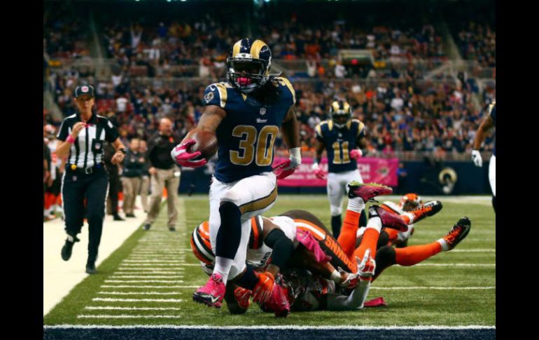 Gurley es apenas el cuarto jugador en la historia que corre para al menos 140 yardas en duelos consecutivos. TWITTER / NFL_AS