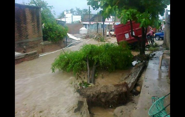 La Conagua informó que se presentaron lluvias muy fuertes en la estación de Cajón de Peña, en Tomatlán, con 88 mm. FACEBOOK / Cihuatlán Jalisco