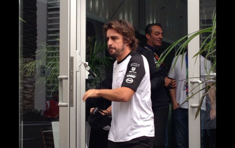 Fernando Alonso, de la escudería McLaren, tuvo un día complicado y señaló que no será fácil porque ‘El asfalto tiene cero agarre’. EL INFORMADOR / P. Gallardo