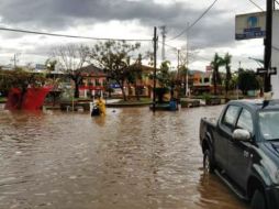 Esta tarde se trabajaba en la limpieza de la zona conurbada del municipio de Cihuatlán. ESPECIAL /