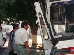 Uno de los autobuses de pasajeros perdió el control de la unidad y se impactó con la otra unidad pesada. EL INFORMADOR / ARCHIVO