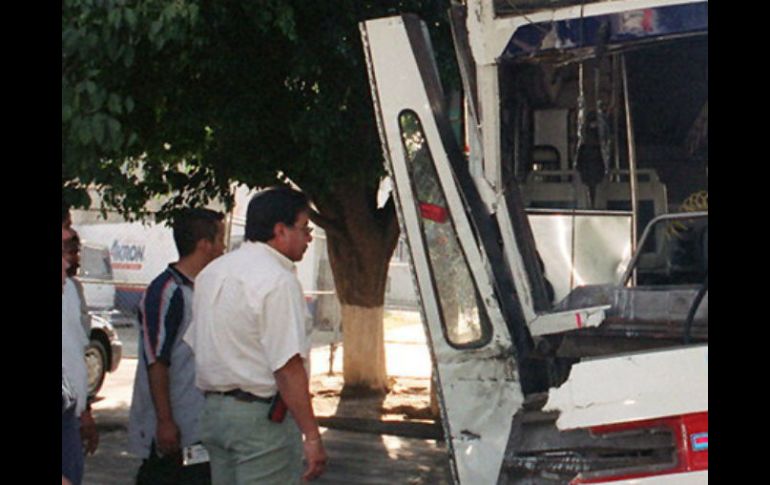 Uno de los autobuses de pasajeros perdió el control de la unidad y se impactó con la otra unidad pesada. EL INFORMADOR / ARCHIVO