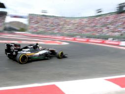 Cada que el VJM08 pasaba frente a la impresionante tribuna abarrotada en el Foro Sol, el grito era ensordecedor. NTX / J. Arciga