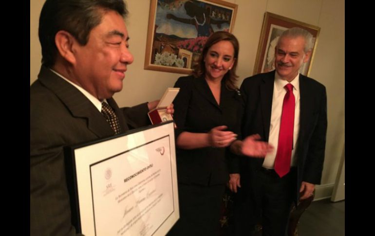 Entregan del premio Ohtli a Jaime Lucero, empresario mexicano. TWITTER / @JLMexInst