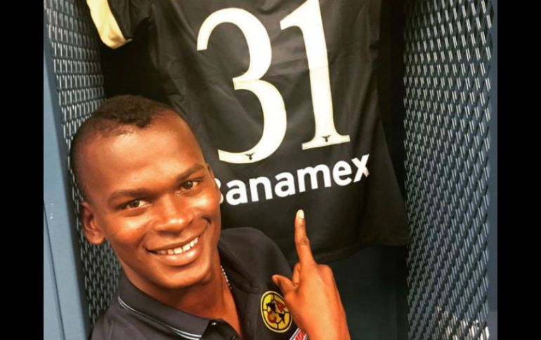 El jugador del América, de origen colombiano, fue agredido verbalmente desde la tribuna con insultos racistas. TWITTER / darwinjr3