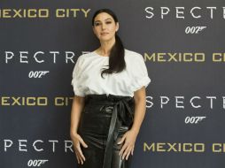 Bellucci, de 51 años, interpreta a Lucie Sciarra, la chica 'Bond' de más edad de la saga. AP / ARCHIVO