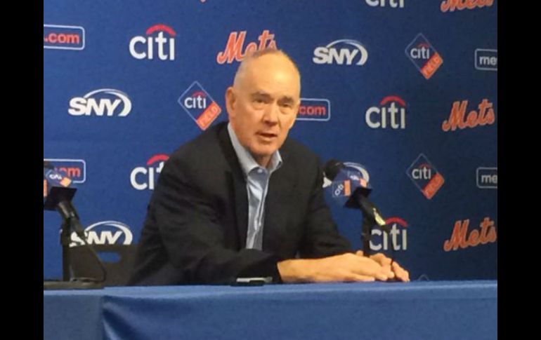 Sandy recibió ayuda para sentarse en la silla en lo que venía la ayuda. TWITTER / @Mets