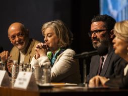 Eduardo Matos y María Elena Medina, integrantes de El Colegio Nacional participan en el homenaje. SUN / C. Rogel