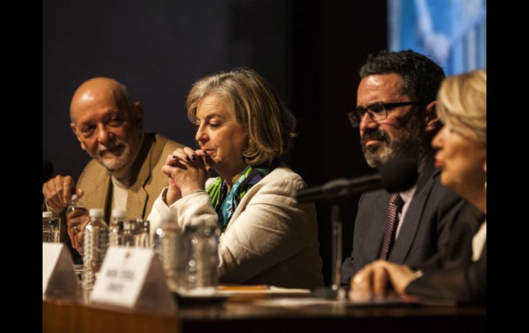 Eduardo Matos y María Elena Medina, integrantes de El Colegio Nacional participan en el homenaje. SUN / C. Rogel