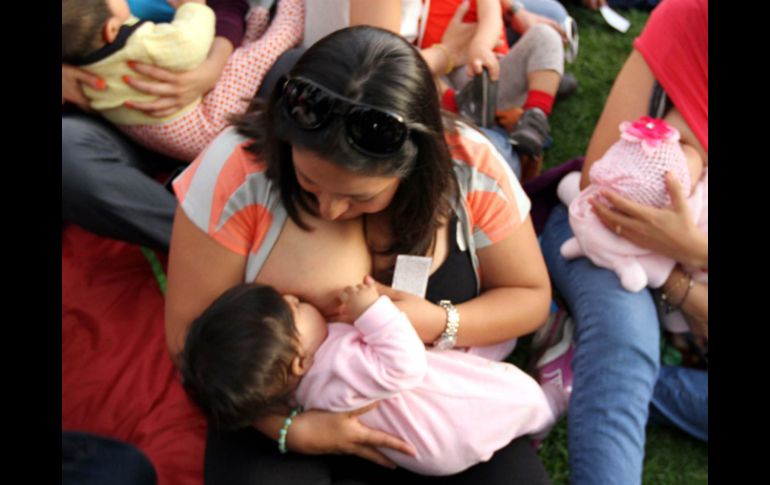 Lamentan que en México sólo 14 madres de cada cien amamanten a sus bebés. EL INFORMADOR / ARCHIVO