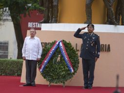 Castro escucha la interpretación de los himnos nacionales de México y luego de Cuba. NTX / H. Borges