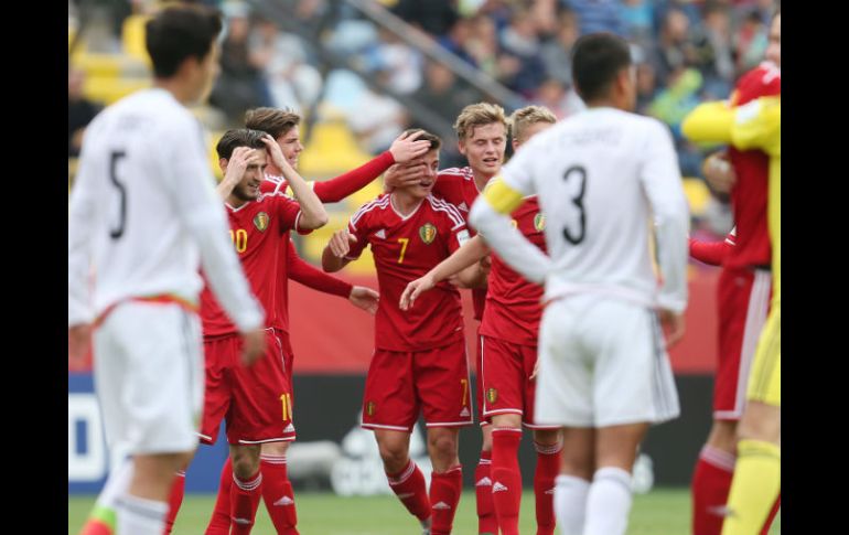 Los jugadores de Bélgica celebran al vencer a México y obtener el tercer lugar del torneo. EFE / M. Ruiz