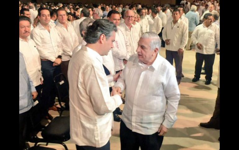 El secretario asistió a la presentación del Tercer Informe de Gobierno del Gobernador de Tabasco, Arturo Núñez. TWITTER / @aurelionuno