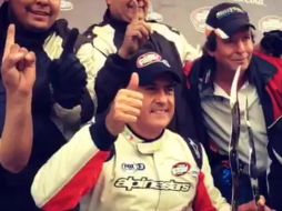 Pepe González le ganó la partida a Rubén Rovelo y le arrebató la punta. TWITTER / @NASCARmxOficial