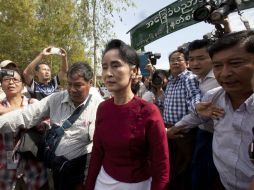 Toda la atención mediática del día se centró en Suu Kyi, Nobel de la paz, que pasó más de 15 años bajo arresto domiciliario. AP / K. Maung