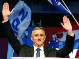 Tomislav Karamark, líder de los conservadores, celebra el triunfo en las elecciones de este domingo. EFE / A. Bat