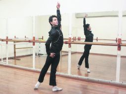 Desde hace una década, José Ángel Vizcaíno Cortés se ha preparado en ballet en la Academia de Doris Topete. EL INFORMADOR / A. Hinojosa