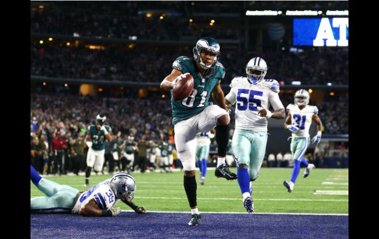 Jordan Matthews supera la marca de los McClain y Carr para anotar y darle la victoria a su equipo. AFP / R. Martínez